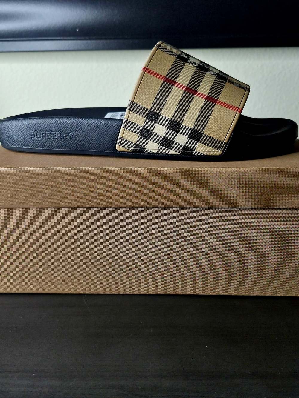 Burberry Mens 11.5/ Womens 13 Slides Size Europe 45